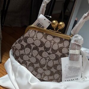 Coach Brown Kisslock 16